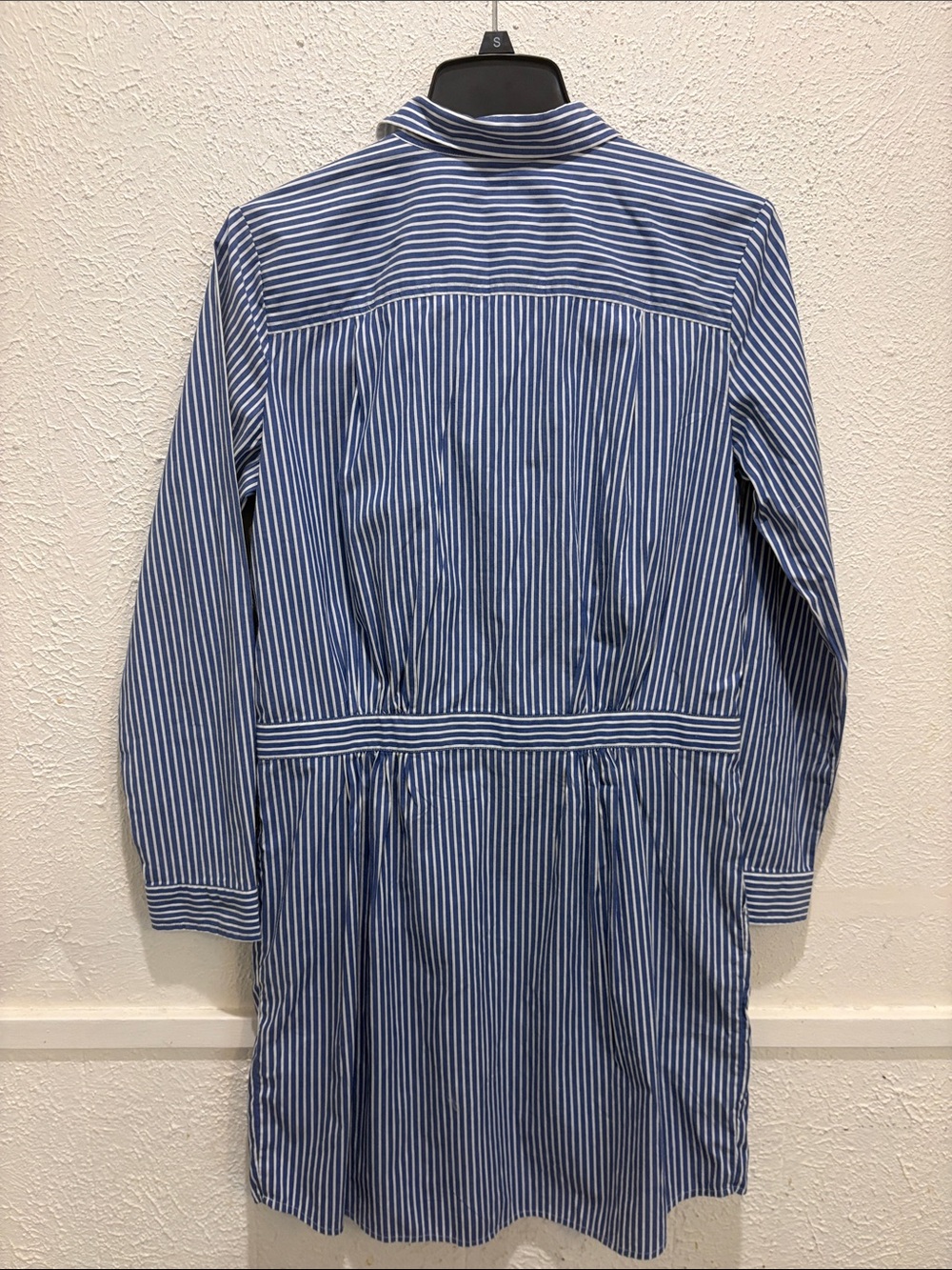 Banana Republic Blue and White Striped Button-Up Shirt - Picture 4 of 5